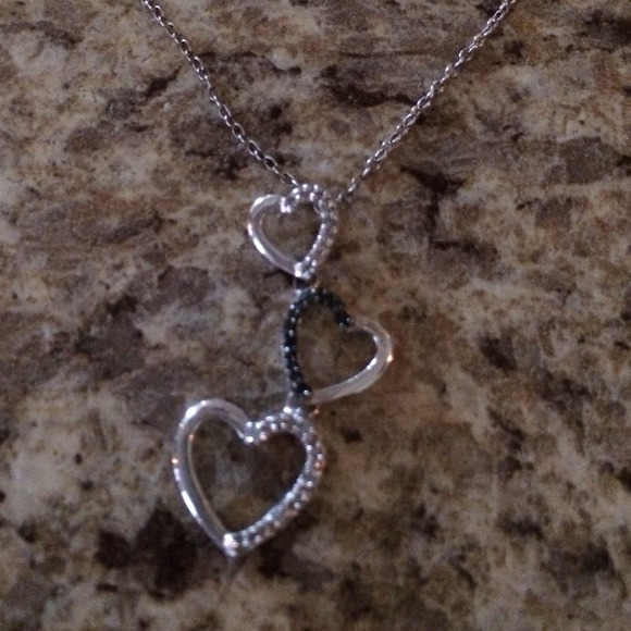 Black and white diamond heart necklace - Picture 2 of 7