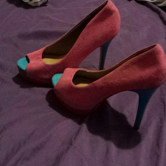 Womens size 7 shoes - Picture 2 of 2