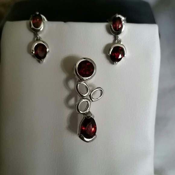 Real garnet pendant and earring in sterling silver