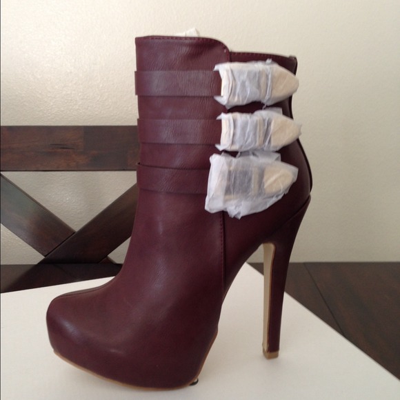 Sale! Show stopping 6" Heels originally asking $30