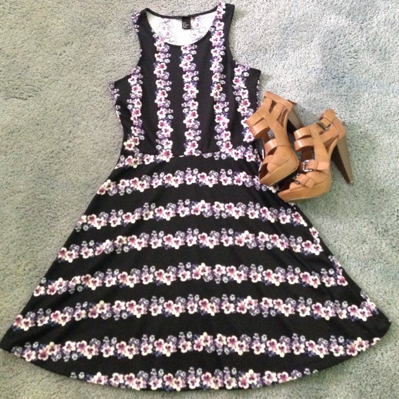 Dress only worn once. - Picture 1 of 1