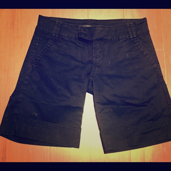 Conservative shorts by Guess