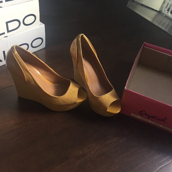 Cute Wedges Heels !! SALE !