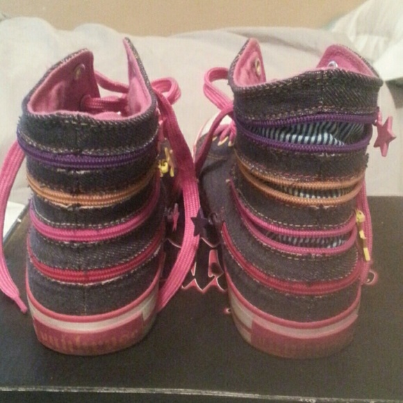 Shoes - Picture 2 of 3