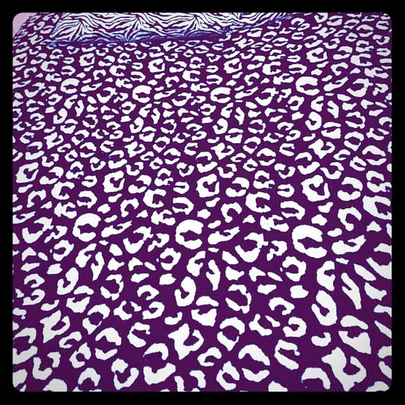 VS Black & White Leopard Stadium Blanket
