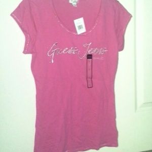 Today im selling a "guess" shirt sleeve shirt.