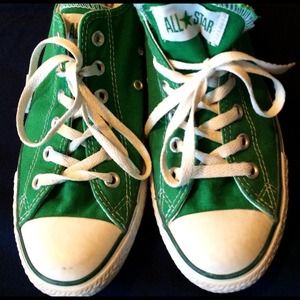 Kelly Green Converse All Stars - Size 9