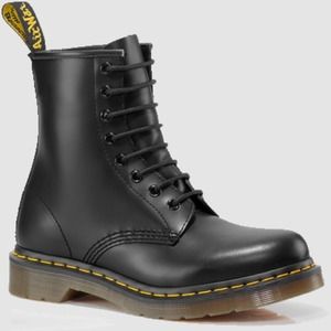 Womens 8 doc martens 🎃