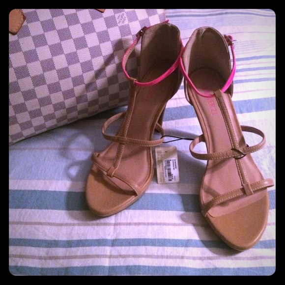 New Nude and neon pink forever21 heels pink belt