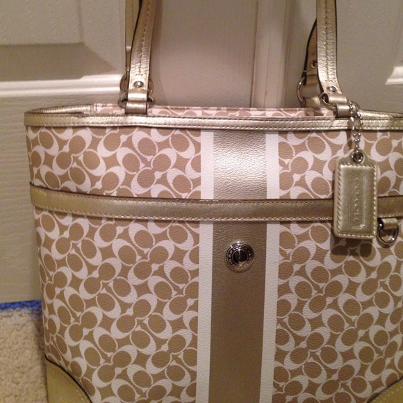 Authentic COACH Chelsea Signature stripe tote - Picture 2 of 4