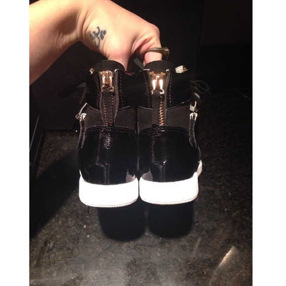 Sold - Picture 3 of 4