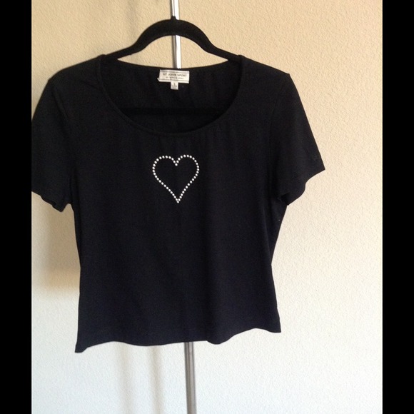 St. John black t sort with white heart front. - Picture 1 of 3