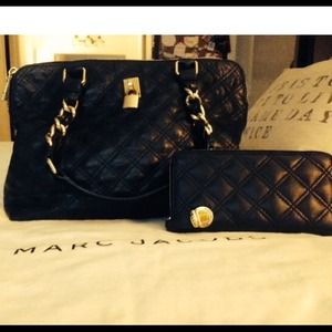 Gorgeous Marc Jacobs Purse & Wallet