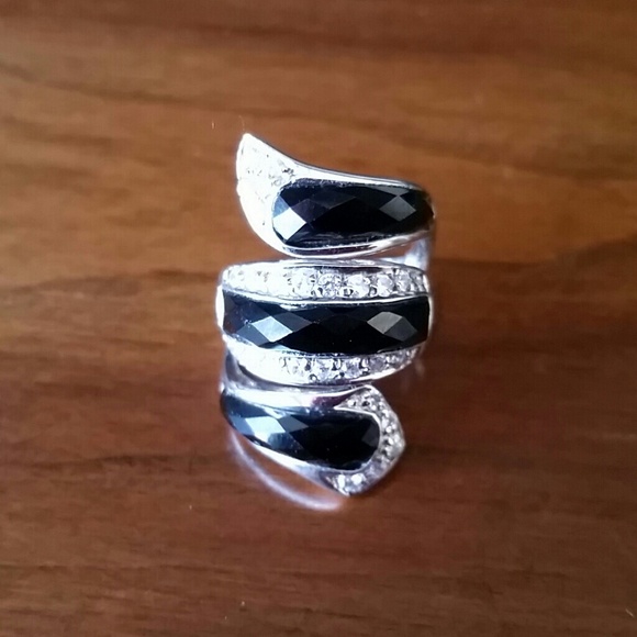 *FINAL*PRICE* Size 7 Fashion Ring