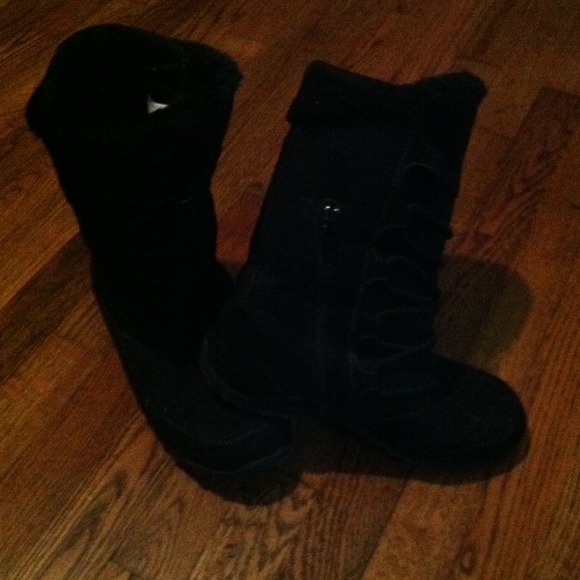 Black fur insulated boots