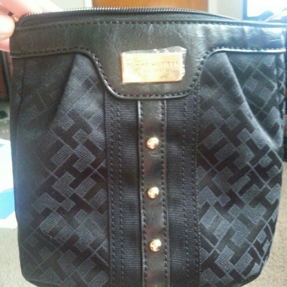 *REDUCED* Tommy Hilfiger Purse - Picture 2 of 4