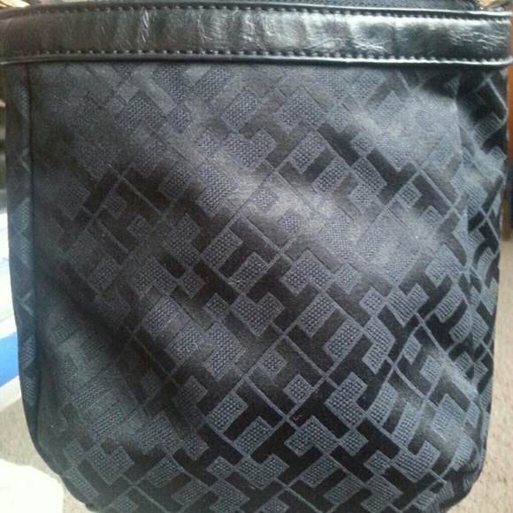 *REDUCED* Tommy Hilfiger Purse - Picture 3 of 4