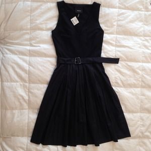 NEW! Akris Sleeveless Belted Pleat Dress