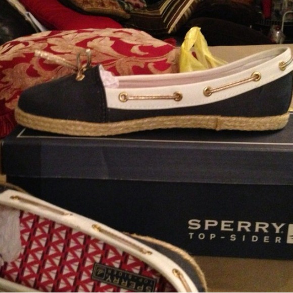 Re-posh. Too tight for me. 8 but slim.