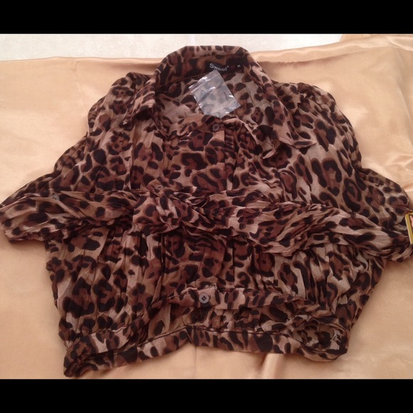 Leopard long sleeve shirt crop new with tags sizeM