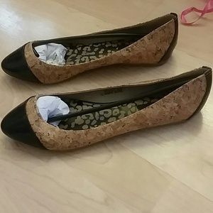 Bkack with cork flats