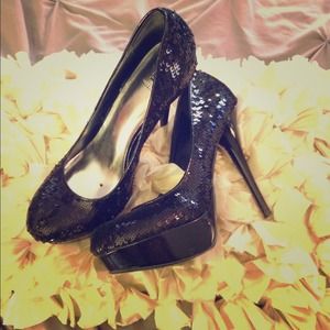 5" black sequence stiletto heel😍