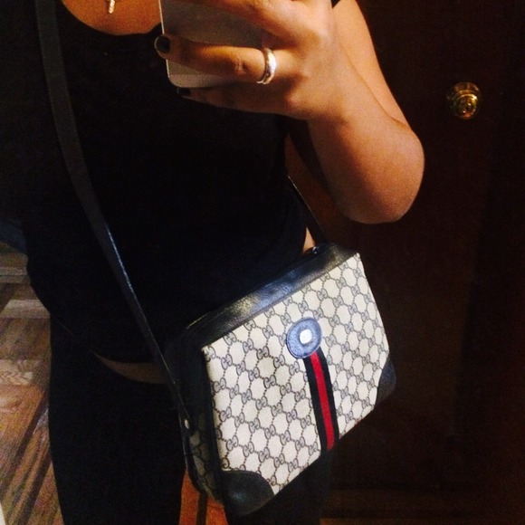 AUTHENTIC VINTAGE GUCCI CROSSBODY BAG - Picture 2 of 4