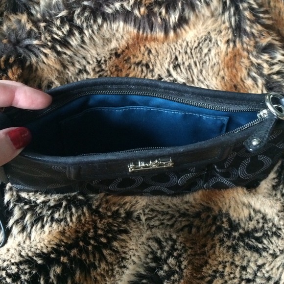 🎉REDUCED Coach clutch- barely used! - Picture 2 of 3