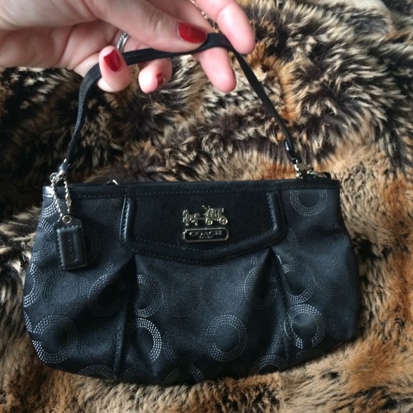 🎉REDUCED Coach clutch- barely used! - Picture 3 of 3