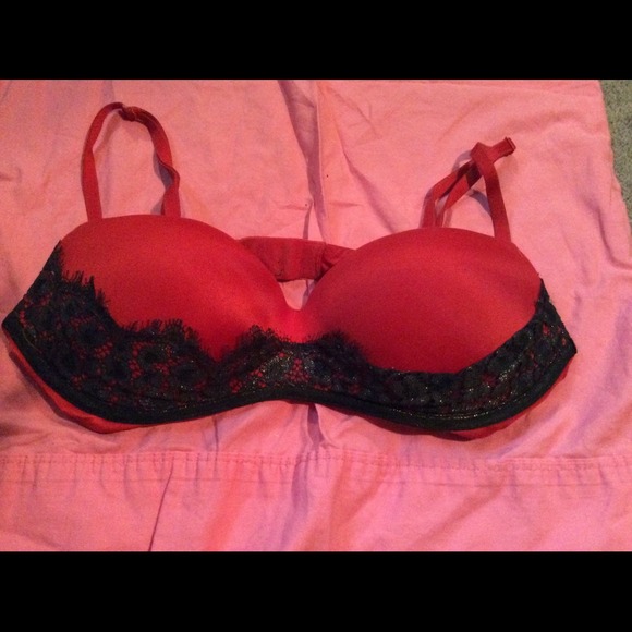 Victoria's Secret push up sexy red bra!