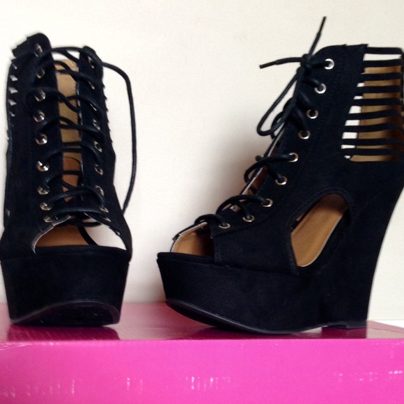 NEW Qupid Black Suede Wedges Size 7.5! NWT!
