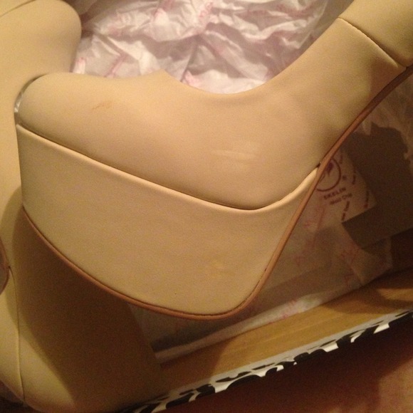 Nude heels - Picture 3 of 4