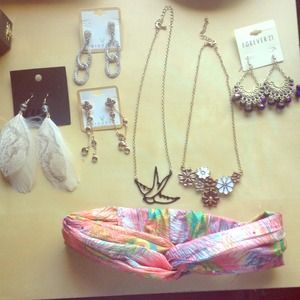 *JEWELRY BUNDLE* BRAND NEW EARRINGS AND NECKLACES