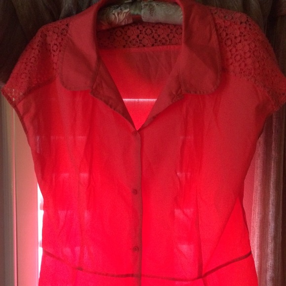 Pinkish red top w/ circular detailing