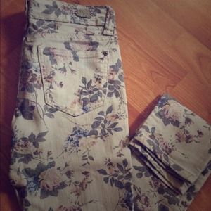 Floral print denim jeans--adorable