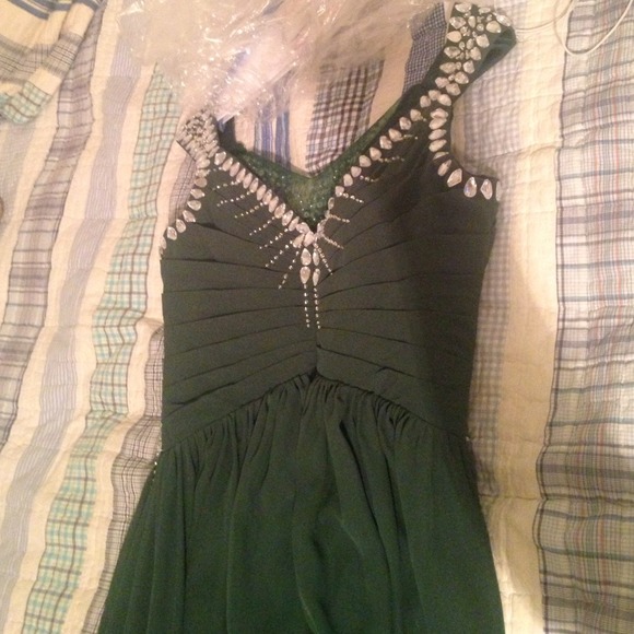 Green prom dress - Picture 3 of 3