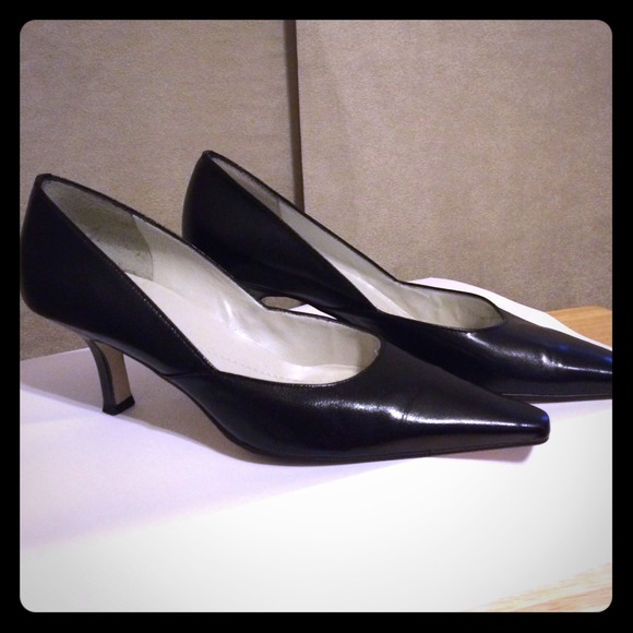 BCBGirls Women's black leather pumps