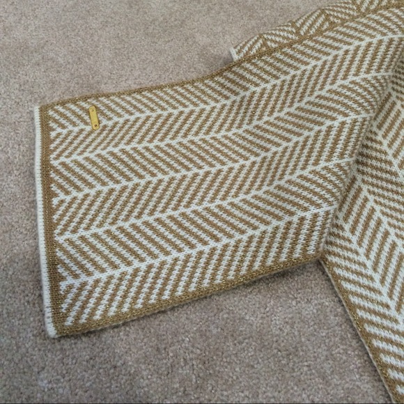 Calvin Klein scarf & cap set - Picture 2 of 3