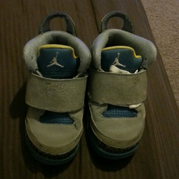 Boy Jordans sneakers