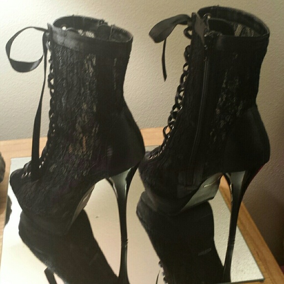 Boots - Picture 3 of 4