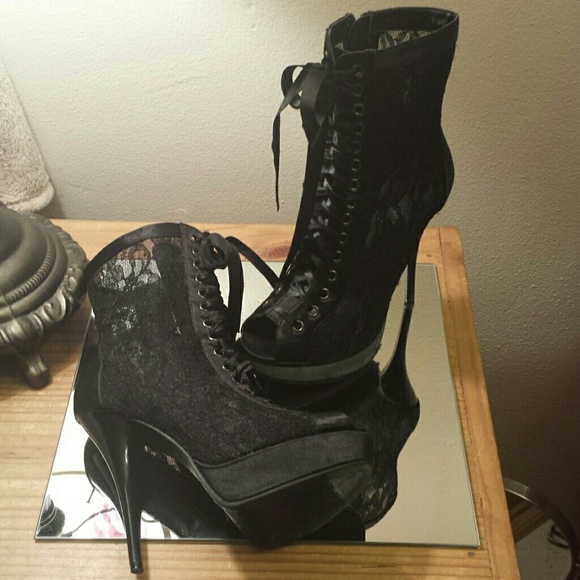 Boots - Picture 4 of 4