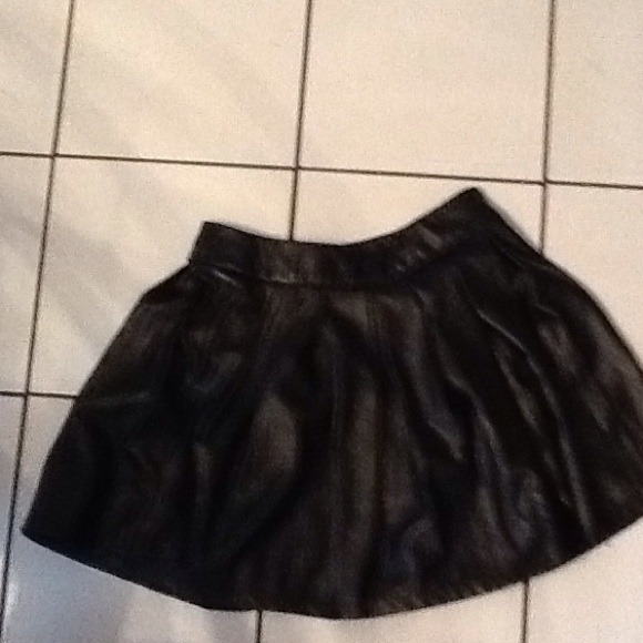 Pleated faux leather skirt