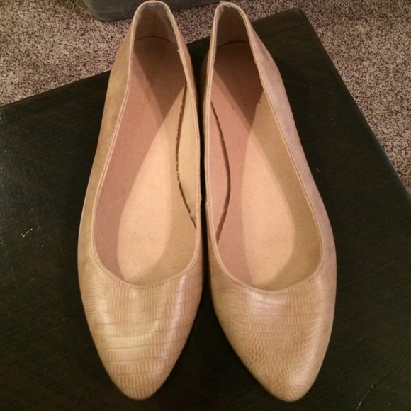 Nude flats