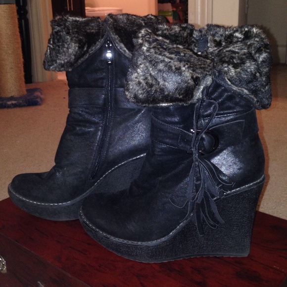 Fur trimmed wedge boots! New!!