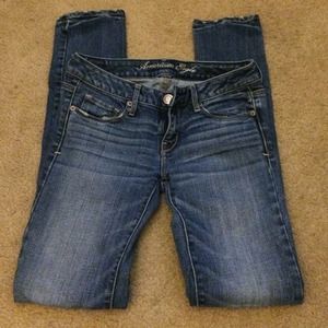 American eagle size 2 skinny jeans ! 😍