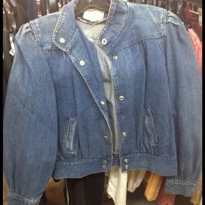 💙SOLD on Instagram 💙Vintage denim jacket
