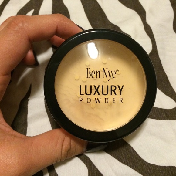 Ben Nye LUXURY powder