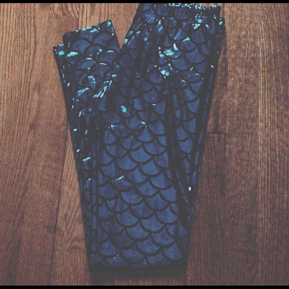 Blue holographic mermaid scale leggings
