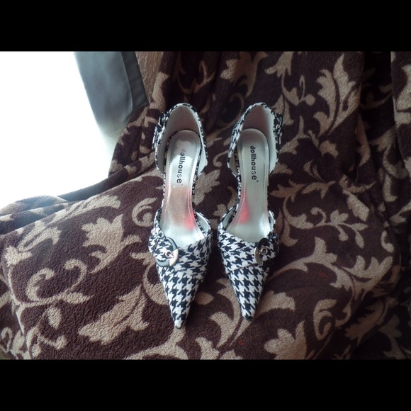 Houndstooth heels