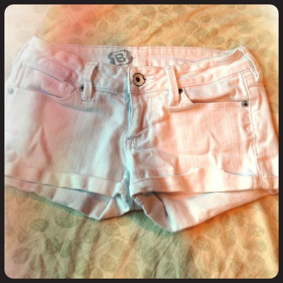White denim shorts - Picture 1 of 3